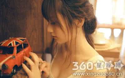 男票说一抱我就有反应 有一个当众揭你老底的男票是种怎样的体验？