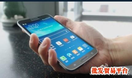 手机屏幕变紫修复方法 为什么手机屏幕“疯长”不停?手机屏幕越变越大的原因是什么?