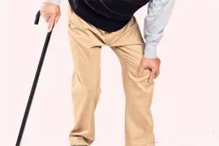 中老年人广场舞慢动作 五个最不适合中老年人的动作！