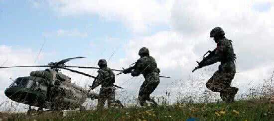 德国媒体看解放军救灾 美媒：解放军边境很危险 印军巨资买入先进武器