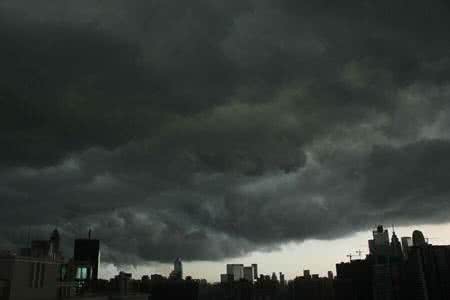 雷雨天气可以玩电脑吗