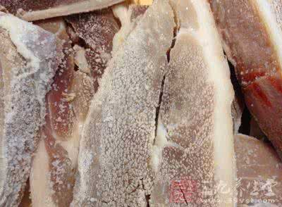 牛肉和猪肉的营养区别 早市肉摊猪肉涂上一层粉 变身牛肉卖高价