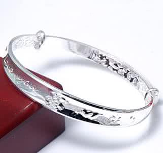 中邮领银手镯是真的吗 曼蒂娜银手镯是真银吗？