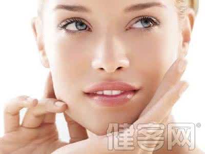 敏感肌肤温和去角质 温和保湿是春季肌肤敏感的关键