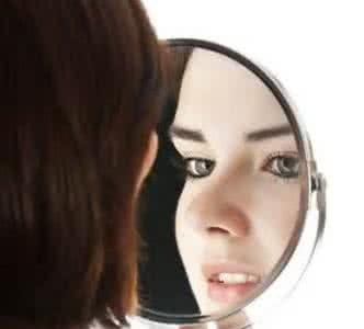 午夜照镜子 揭秘午夜究竟为何不能照镜子