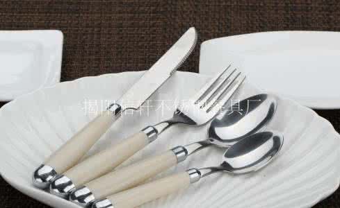 不锈钢餐具清洁 简单方法巧清洁塑料盆和不锈钢餐具