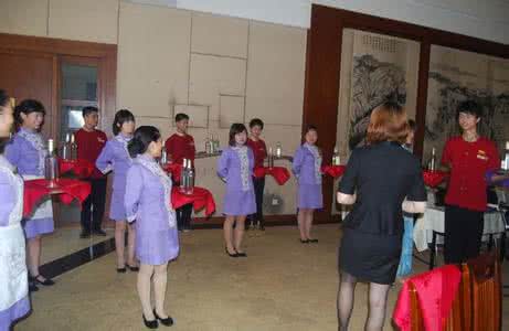 餐厅服务员基本技能 餐厅服务员基本技能 餐厅服务员工资