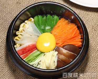 大酱汤 韩国经典料理有韩式泡菜、大酱汤、石锅拌饭、参鸡汤、韩国烤牛肉等，快来试做一道尝尝看吧~