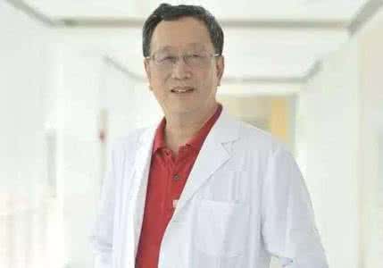 突发心血管病的表现 火车上突发心脏病，恰遇最牛心血管专家！没这运气就听听他的“护心经”！