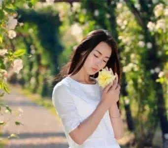 此歌不听 这生白过 此歌不听，微信白玩！