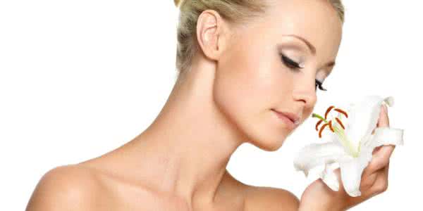 如何淡斑祛斑小妙招 如何淡斑祛斑小妙招 精致女人必备，祛斑、护肤、美白、妙招解决烦恼