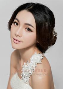 新娘盘发 新娘盘发造型：气质出众优雅迷人的新娘发