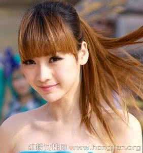 男生额头窄颧骨高 窄额头高颧骨发型 齐刘海必不可少