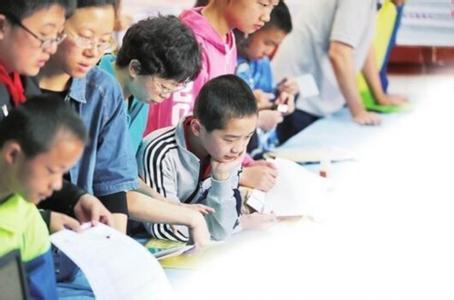 孩子在学校被老师罚站 孩子出现问题:指责社会、学校、老师前,家长应先反思