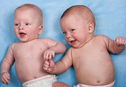 双胞胎长得不一样 双胞胎 双胞胎，一样也不一样