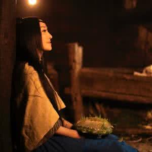 悲伤的坐在你身旁 想念在你身旁的日子