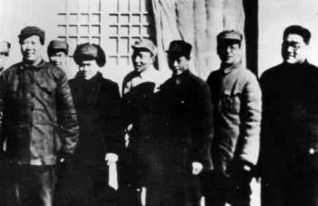 北京首都国际机场 毛泽东最早选定首都是哪儿？为什么不是北京？