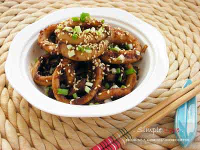 酱香黄豆嘴 好吃停不下嘴的——酱香、芝麻鱿鱼圈(快捷、冷热咸宜的鱿鱼做法)