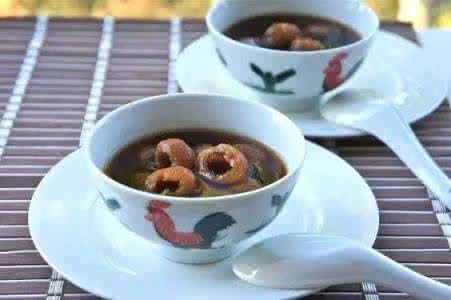 便秘吃什么蜂蜜 便秘吃什么好 八种吃法巧吃蜂蜜帮女人排毒养颜