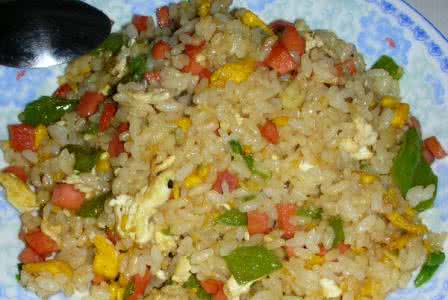 美味蛋炒饭 美味蛋炒饭怎么做 蛋炒饭材料和做法技巧