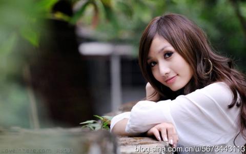 把诗写得最好的美女记者，对生命的认识这样深刻露骨不失温馨