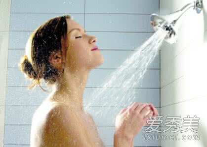 勇者大人洗澡水温无修 图说：洗澡水温不同 养生效果不一