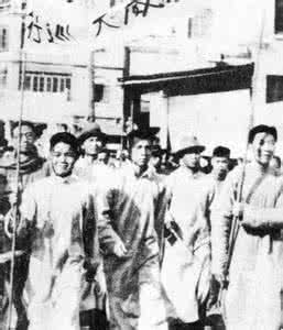 毛怎样对待国民党降兵 1945年国民党政府如何对待民众示威：扔手榴弹