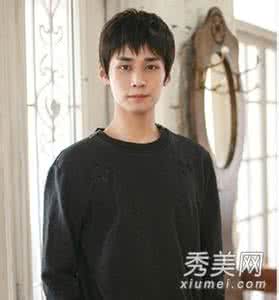 下巴与脖子连接处肥大 男人这处又大又肥竟是天生的土豪