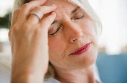 更年期潮热出汗的调理 更年期潮热出汗的调理 女性更年期综合症的表现及出汗调理办法