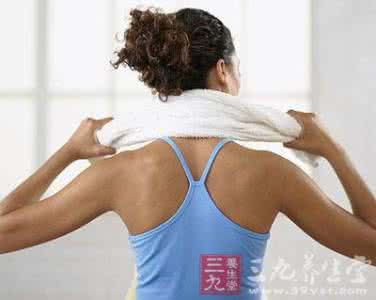 白领公车背后嗯啊 白领奇葩公车健身法 上班途中时间也不浪费