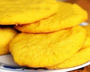 玉米面饼子的制作方法 玉米面大饼子
