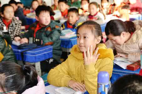 课堂上侵犯女同学h文 生活课堂 同学甲和同学乙是一对好朋友。同学甲认为:中学生的主要生活和基本任务就是学好课堂知识,