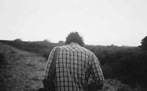 一生择一事足矣 一生择一事足矣 有个窝，有个伴，有点钱，这一生足矣