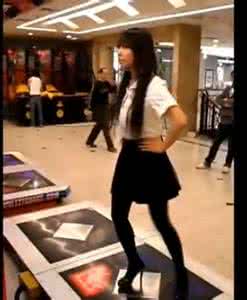 美女连续踹踩男人要害 美女用脚踩男人要害 男人的要害有哪些？