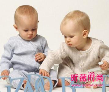 婴儿握拳和智力发育 智力发育迟缓怎么办 【智慧育儿】婴儿智力发育的八个高峰时期，妈妈们知道吗？