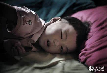 夫妻俩吵架如何劝说 夫妻俩，常常是吵在嘴上，挂在心里