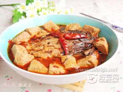 豆腐炖鱼的家常做法 豆腐炖鱼正宗家常做法,营养美味到家了-今日头条