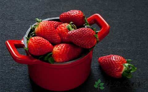 春天吃草莓 营养专家：春吃草莓要适量
