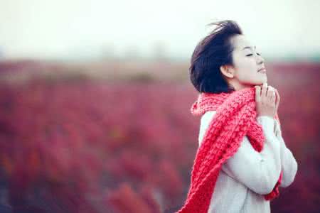 朝如青丝暮成雪 青丝凝雪谁记得，朱砂耀眼谁疼着