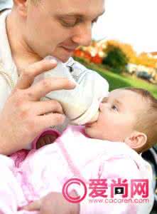婴儿干呕是怎么回事 婴儿干呕 事出必有因