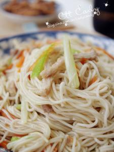 韭黄炒肉丝 Q弹滑爽鲜美无比的韭黄肉丝炒面——炒面不糊小窍门