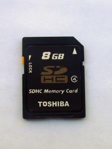 尼康支持及下载 尼康V1支持SDHC卡吗