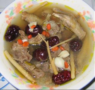 补肾壮阳鸽子汤的做法 鸽子补肾壮阳食谱 鸽子炖一物 壮阳补肾疗效翻倍!