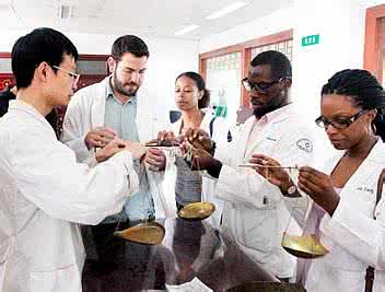 中美心心的老外靠谱吗 中美心心的老外靠谱吗 美国老外海外传扬针灸 做中美中医文化传播者