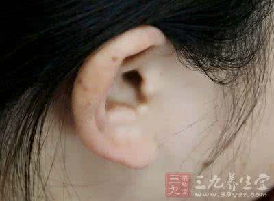 揉耳朵 这样揉擦耳朵最健康