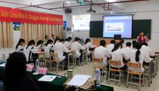 高校教师教学技能大赛 教学技能 某校为了招聘一名优秀教师，对入选的三名候选人进行教学技能与专业知识两种考核，现将甲、乙、丙三人的考核