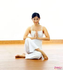 办公室瑜伽基本动作 办公室瑜伽 六大动作助你越来越瘦