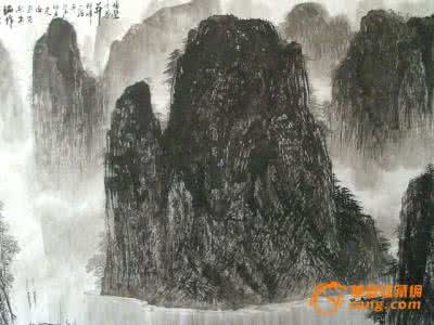 江作青罗带山如碧玉簪 描写水 ? ?江作青罗带，山如碧玉簪。