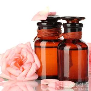 玫瑰精油白天能用吗 白天可以用玫瑰精油吗