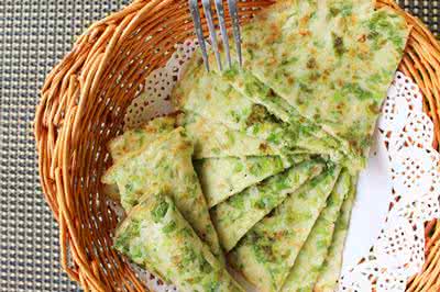 芹菜叶鸡蛋饼 芹菜虾肉鸡蛋饼